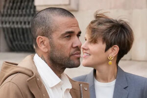 Dani Alves le devolvió 150 mil euros al padre de Neymar Dani Alves le devolvió 150 mil euros al padre de Neymar