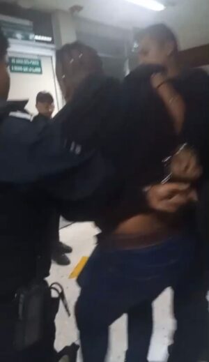 DENUNCIAN PRESUNTO ABUSO POLICIAL CONTRA HOMBRE DENTRO DEL ÁREA DE URGENCIAS DEL IMSS (video) DENUNCIAN PRESUNTO ABUSO POLICIAL CONTRA HOMBRE DENTRO DEL ÁREA DE URGENCIAS DEL IMSS (video)