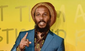 Ziggy Marley enciende la llama del líder rastafari Ziggy Marley enciende la llama del líder rastafari