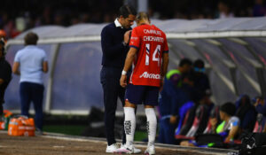 Fernando Gago manda una dura advertencia a Chicharito Hernández Fernando Gago manda una dura advertencia a Chicharito Hernández