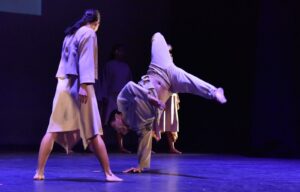 Dialogan con movimientos en Danzarte Dialogan con movimientos en Danzarte