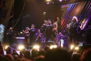 Bailan familias irapuatenses con Grupo Cañaveral Bailan familias irapuatenses con Grupo Cañaveral