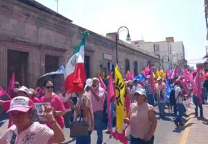 CAMINAN POR EL CENTRO HISTÓRICO Y ESCUCHAN MENSAJE DE SU CANDIDATA XÓCHITL GÁLVEZ CAMINAN POR EL CENTRO HISTÓRICO Y ESCUCHAN MENSAJE DE SU CANDIDATA XÓCHITL GÁLVEZ