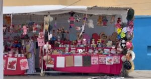 Comerciantes ofertan regalos para las madres en Plaza del Comercio Comerciantes ofertan regalos para las madres en Plaza del Comercio