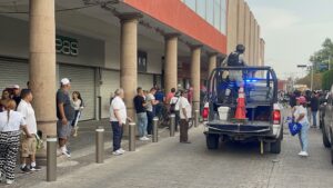 Sujeto simula riña en centro histórico y siembra pánico en la gente Sujeto simula riña en centro histórico y siembra pánico en la gente
