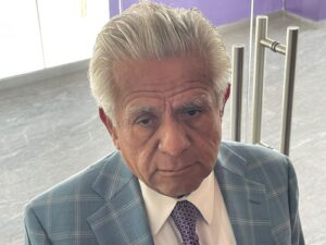 EL RITUAL INICIAL DE LA CORTE, DE FARÁNDULA, RIDÍCULO. EL RITUAL INICIAL DE LA CORTE, DE FARÁNDULA, RIDÍCULO.