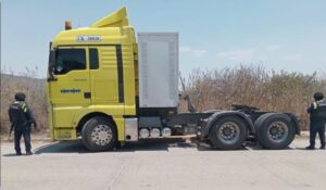 FSPE ASEGURÓ UN TRACTOCAMIÓN QUE CUENTA CON REPORTE DE ROBO ABANDONADO CERCA DE LA COMUNIDAD SANTO DOMINGO FSPE ASEGURÓ UN TRACTOCAMIÓN QUE CUENTA CON REPORTE DE ROBO ABANDONADO CERCA DE LA COMUNIDAD SANTO DOMINGO