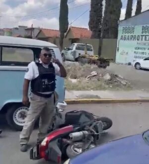 Acusan a tránsitos de lesionar a dos mujeres tras aventarles la patrulla Acusan a tránsitos de lesionar a dos mujeres tras aventarles la patrulla