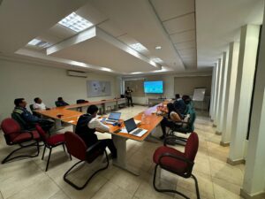 Capacitan a personal para la poda de árboles Capacitan a personal para la poda de árboles