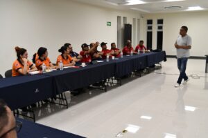 CAPACITAN A PERSONAL DE PROTECCIÓN CIVIL Y BOMBEROS CAPACITAN A PERSONAL DE PROTECCIÓN CIVIL Y BOMBEROS