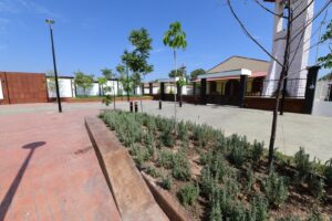 Disfrutan de plaza cívica habitantes de Laguna Larga Disfrutan de plaza cívica habitantes de Laguna Larga