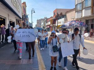 Marchan familiares de Gael y denuncian negligencia médica del IMSS Salamanca Marchan familiares de Gael y denuncian negligencia médica del IMSS Salamanca