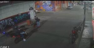 Alertan sobre aumento en robo de motos y captan en video a presuntos delincuentes Alertan sobre aumento en robo de motos y captan en video a presuntos delincuentes