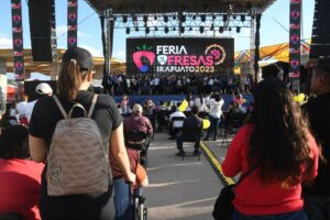 Artistas irapuatenses acusan falta de pago por sus presentaciones en Feria de las Fresas Artistas irapuatenses acusan falta de pago por sus presentaciones en Feria de las Fresas