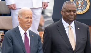 Joe Biden olvida nombre de secretario y lo llama «el tipo negro que está allá» Joe Biden olvida nombre de secretario y lo llama «el tipo negro que está allá»