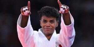 Atiwi Alcaraz avanza a la final y buscará el oro para México en judo Atiwi Alcaraz avanza a la final y buscará el oro para México en judo