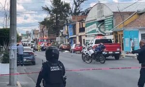 Muere trabajador por explosión de alcantarilla tras vaciar químicos en Irapuato Muere trabajador por explosión de alcantarilla tras vaciar químicos en Irapuato