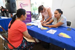 Irapuatenses de la colonia 8 de junio y aledañas fueron atendidos por Brigadas Con Unidad Irapuatenses de la colonia 8 de junio y aledañas fueron atendidos por Brigadas Con Unidad