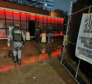 Llevan operativos a antros y bares para que respeten horarios Llevan operativos a antros y bares para que respeten horarios