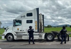 LOCALIZAN Y ASEGURA FSPE A TRACTOCAMIÓN CON REPORTE DE ROBO EN LÍMITES CON IRAPUATO LOCALIZAN Y ASEGURA FSPE A TRACTOCAMIÓN CON REPORTE DE ROBO EN LÍMITES CON IRAPUATO