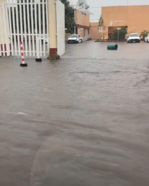 LLUVIA REVIENTA RED DE DRENAJE Y ASFALTO ADEMÁS DE ENCHARCAMIENTOS LLUVIA REVIENTA RED DE DRENAJE Y ASFALTO ADEMÁS DE ENCHARCAMIENTOS