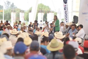 Entregan apoyos al sector agroalimentario irapuatense Entregan apoyos al sector agroalimentario irapuatense