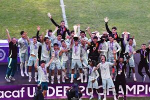 La Copa se queda en casa; México es campeón al derrotar 2 a 1 a Estados Unidos con goles de último segundo La Copa se queda en casa; México es campeón al derrotar 2 a 1 a Estados Unidos con goles de último segundo