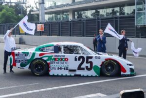 NASCAR series cup tras 16 años de ausencia en México. NASCAR series cup tras 16 años de ausencia en México.