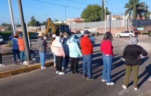 CIERRAN PASO EN PUENTE DE SAN JUAN DE RAZOS PORQUE SE DICEN ENGAÑADOS POR CÉSAR PRIETO CIERRAN PASO EN PUENTE DE SAN JUAN DE RAZOS PORQUE SE DICEN ENGAÑADOS POR CÉSAR PRIETO