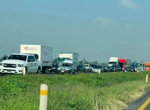 OBRAS EN CARRETERA FEDERAL LIBRE DESESPERAN A CONDUCTORES POR EXCESO DE TRÁFICO OBRAS EN CARRETERA FEDERAL LIBRE DESESPERAN A CONDUCTORES POR EXCESO DE TRÁFICO