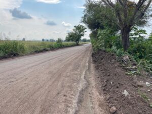 LIMPIAN CAMINO A URUETARO, PERO BACHES Y NEBLINA PONEN EL RIESGO A CONDUCTORES, AUNQUE REPORTAN AL MENOS 3 ACCIDENTES EN MENOS DE UN MES LIMPIAN CAMINO A URUETARO, PERO BACHES Y NEBLINA PONEN EL RIESGO A CONDUCTORES, AUNQUE REPORTAN AL MENOS 3 ACCIDENTES EN MENOS DE UN MES
