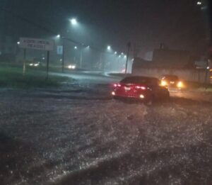 ANTE LA LLEGADA DE MÁS LLUVIAS A HABITANTES DE ARBOLEDAS CIUDAD BAJÍO, NO TIENEN MÁS REMEDIO QUE EVITAR LOS ENCHARCAMIENTOS Y BACHES ANTE LA LLEGADA DE MÁS LLUVIAS A HABITANTES DE ARBOLEDAS CIUDAD BAJÍO, NO TIENEN MÁS REMEDIO QUE EVITAR LOS ENCHARCAMIENTOS Y BACHES