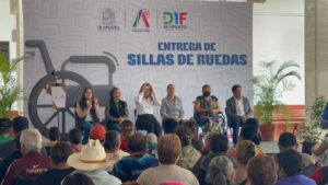 Entregan 96 sillas de ruedas a personas con discapacidad de Irapuato Entregan 96 sillas de ruedas a personas con discapacidad de Irapuato