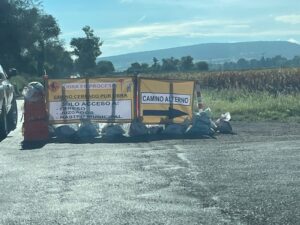 INICIA LA REPARACIÓN DEL CAMINO QUE COMUNICA A LA COMUNIDAD URUETARO INICIA LA REPARACIÓN DEL CAMINO QUE COMUNICA A LA COMUNIDAD URUETARO