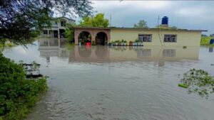 Cierran vialidad en cruces de Pénjamo por encharcamientos tras las tormentas Cierran vialidad en cruces de Pénjamo por encharcamientos tras las tormentas
