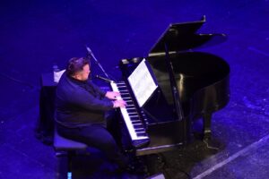 Conmueven a irapuatenses Fernando de la Mora y Rodrigo de la Cadena con gran concierto Conmueven a irapuatenses Fernando de la Mora y Rodrigo de la Cadena con gran concierto