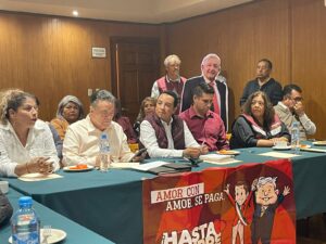 “Si Diego Sinhue se quiere ir al extranjero, hay algo detrás”, acusan morenistas en Irapuato “Si Diego Sinhue se quiere ir al extranjero, hay algo detrás”, acusan morenistas en Irapuato