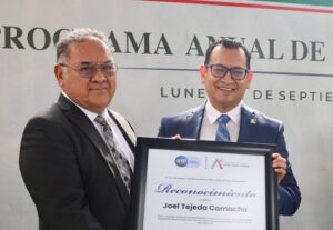 Reconocen 50 años de trayectoria educativa de docente irapuatense Reconocen 50 años de trayectoria educativa de docente irapuatense