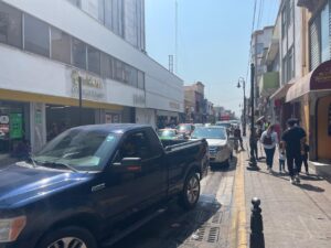 REAPARECEN PRESUNTOS DELINCUENTES QUE OFRECEN AYUDA A CONDUCTORES, PERO TIENEN EL FIN DE ASALTAR O DESPOJAR DE SUS VEHÍCULOS A QUIENES SON ENGAÑADOS. REAPARECEN PRESUNTOS DELINCUENTES QUE OFRECEN AYUDA A CONDUCTORES, PERO TIENEN EL FIN DE ASALTAR O DESPOJAR DE SUS VEHÍCULOS A QUIENES SON ENGAÑADOS.