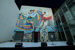 Develan mural “Danza onírica del ser” en exterior del Teatro de la Ciudad Develan mural “Danza onírica del ser” en exterior del Teatro de la Ciudad