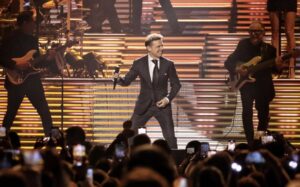 Luis Miguel deslumbra en su regreso a la Ciudad de México Luis Miguel deslumbra en su regreso a la Ciudad de México