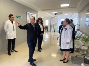 El Secretario de Salud hace visita inesperada al Centro de Salud de la colonia 10 de mayo. El Secretario de Salud hace visita inesperada al Centro de Salud de la colonia 10 de mayo.