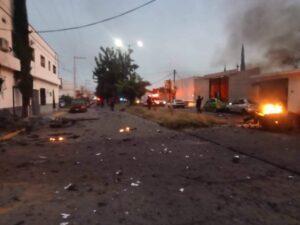 EN APARENTE ATENTADO CON COCHE BOMBA A POLICIAS MUNICIPALES DE ACAMBARO DEJA A UNA ELEMENTO GRAVE Y DOS MÁS LESIONADOS EN APARENTE ATENTADO CON COCHE BOMBA A POLICIAS MUNICIPALES DE ACAMBARO DEJA A UNA ELEMENTO GRAVE Y DOS MÁS LESIONADOS