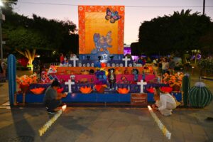 Encienden monumental altar de muertos en Irapuato Encienden monumental altar de muertos en Irapuato