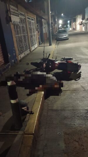 Muere motociclista por fuerte derrape en Irapuato Muere motociclista por fuerte derrape en Irapuato