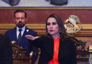 Lorena Alfaro asume el mando en Irapuato: Nuevos retos y compromisos para el Ayuntamiento 2024-2027 Lorena Alfaro asume el mando en Irapuato: Nuevos retos y compromisos para el Ayuntamiento 2024-2027