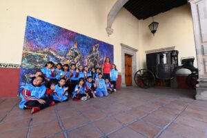 Alumnos de Irapuato aprenden sobre el centro histórico Alumnos de Irapuato aprenden sobre el centro histórico