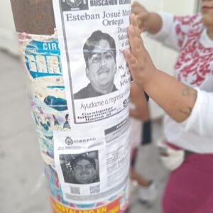 Retiran fichas de desaparecidos de postes: Buscadoras en desacuerdo con la decisión municipal Retiran fichas de desaparecidos de postes: Buscadoras en desacuerdo con la decisión municipal