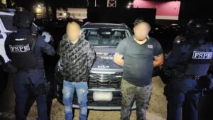 FSPE DETUVO A HOMBRES ARMADOS QUE TRANSITABAN POR LA CARRETERA A CELAYA CON UN VEHÍCULO ROBADO FSPE DETUVO A HOMBRES ARMADOS QUE TRANSITABAN POR LA CARRETERA A CELAYA CON UN VEHÍCULO ROBADO