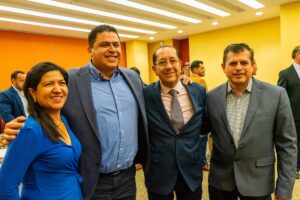 El Secretario de Salud cierra filas con los Colegios de Médicos para impulsar mejores decisiones en salud. El Secretario de Salud cierra filas con los Colegios de Médicos para impulsar mejores decisiones en salud.